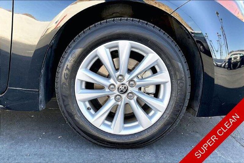 Used 2025 Toyota Corolla Hatchback SEImage 8