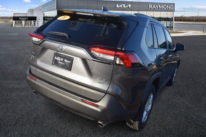 Used 2020 Toyota RAV4 XLEImage 3