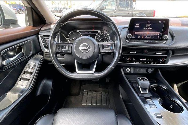 Used 2023 Nissan Rogue SVImage 4