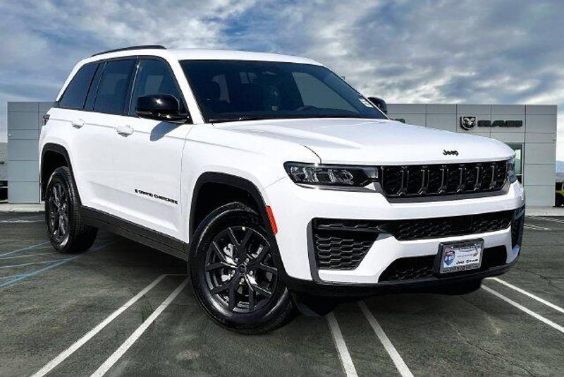 New 2027 Jeep Grand Cherokee Laredo Altitude 4x4Image 14