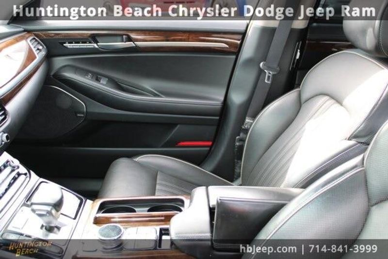 2017 Genesis G90 3.3T PremiumImage 36
