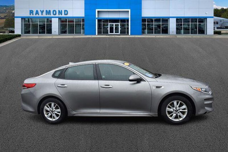 Used 2016 Kia Optima LXImage 2