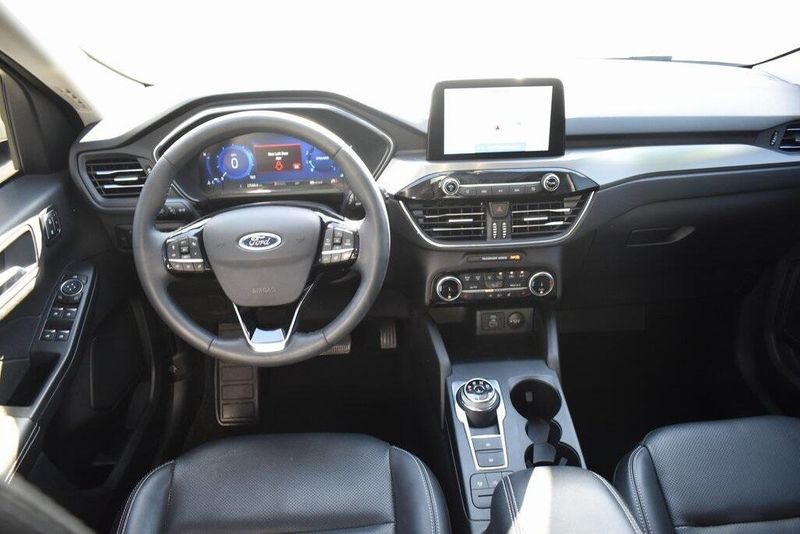 Used 2022 Ford Escape TitaniumImage 14