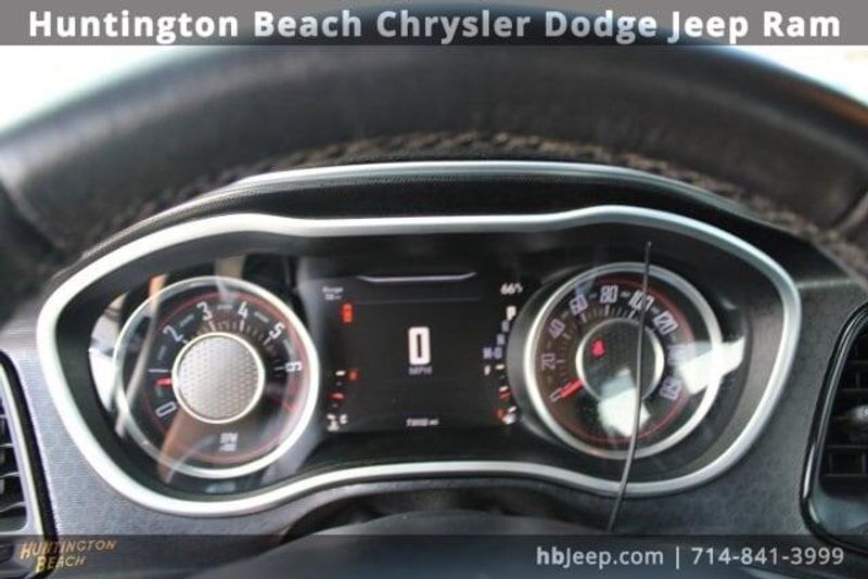 2015 Dodge Challenger SXTImage 23
