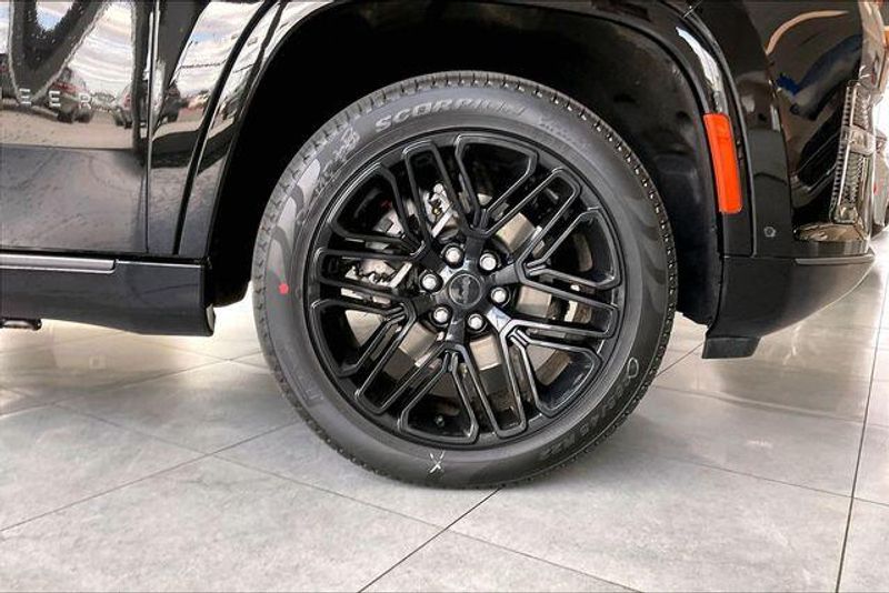 2026 Jeep Grand Wagoneer L Limited Reserve 4x4Image 8