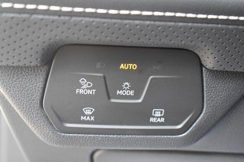 Used 2024 Volkswagen Atlas 2.0T SE w/TechnologyImage 25