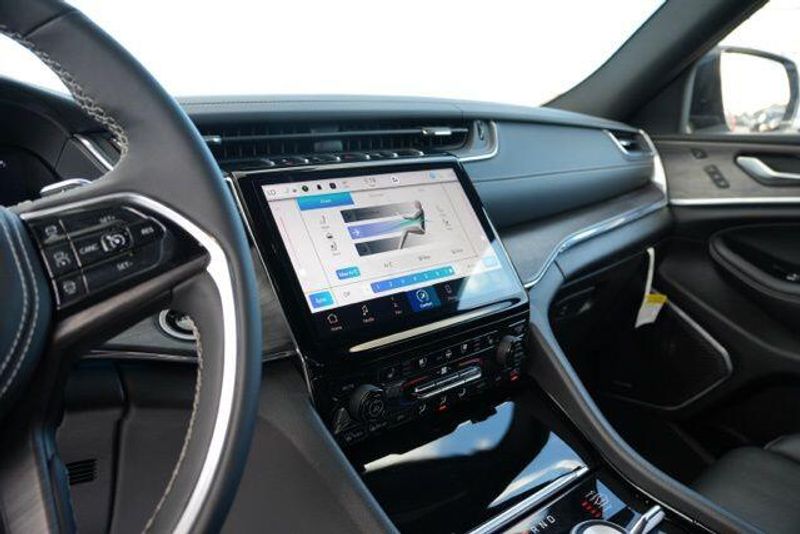 Used 2024 Jeep Grand Cherokee L OverlandImage 16