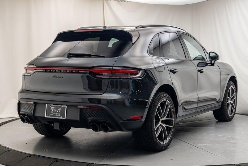 2024 Porsche Macan BaseImage 5