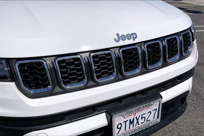 Used 2025 Jeep Compass SportImage 30