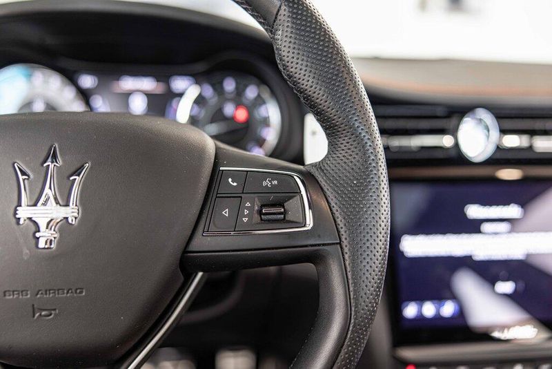 2023 Maserati Quattroporte Modena Q4 photo 23