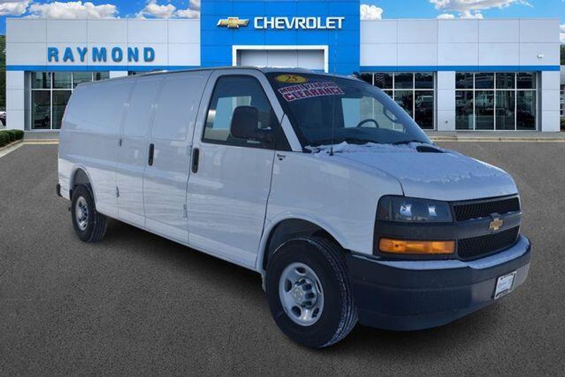 New 2025 Chevrolet Express 3500 Work VanImage 11