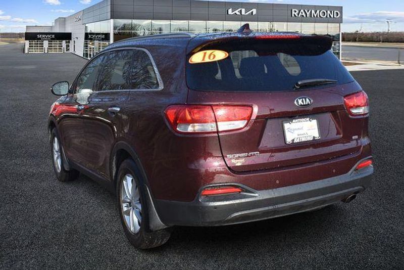 Used 2016 Kia Sorento LXImage 5