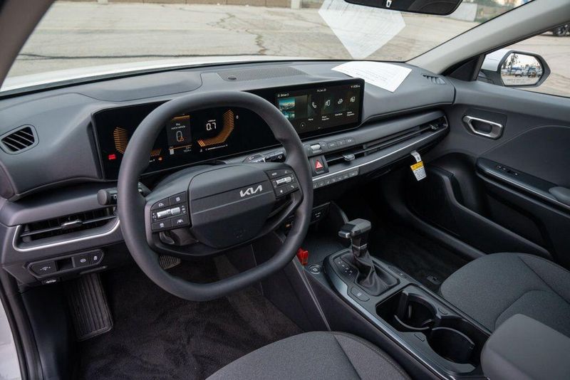 Used 2025 Kia K4 LXSImage 10