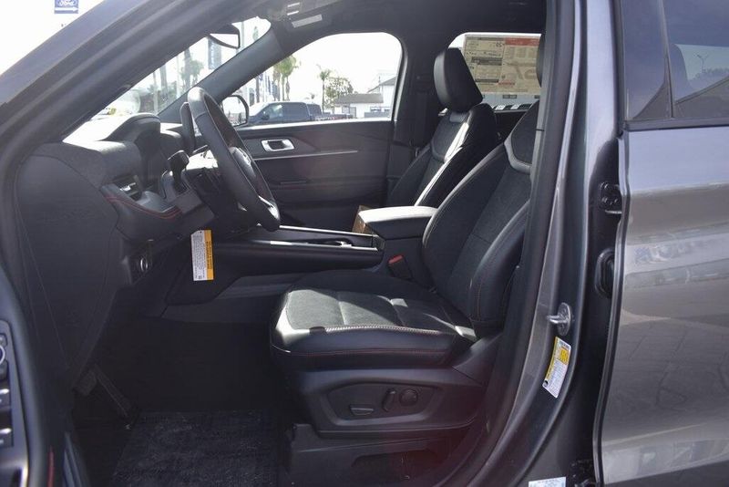 2025 Ford Explorer STImage 14