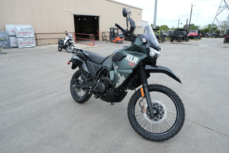 2025 KAWASAKI KLR 650 METALLIC MATTE OLD SCHOOL GREEN 