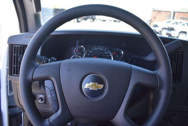 New 2025 Chevrolet Express 3500 Work VanImage 22