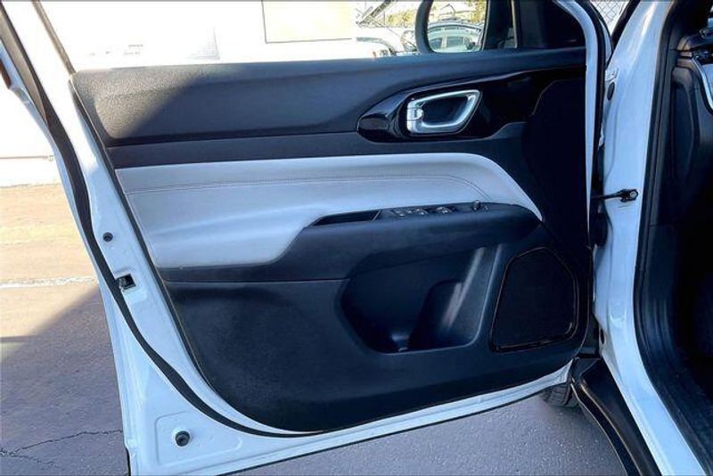 Used 2025 Jeep Compass LimitedImage 22