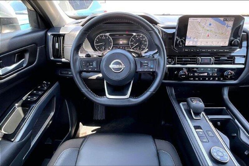 Used 2025 Nissan Pathfinder SLImage 4