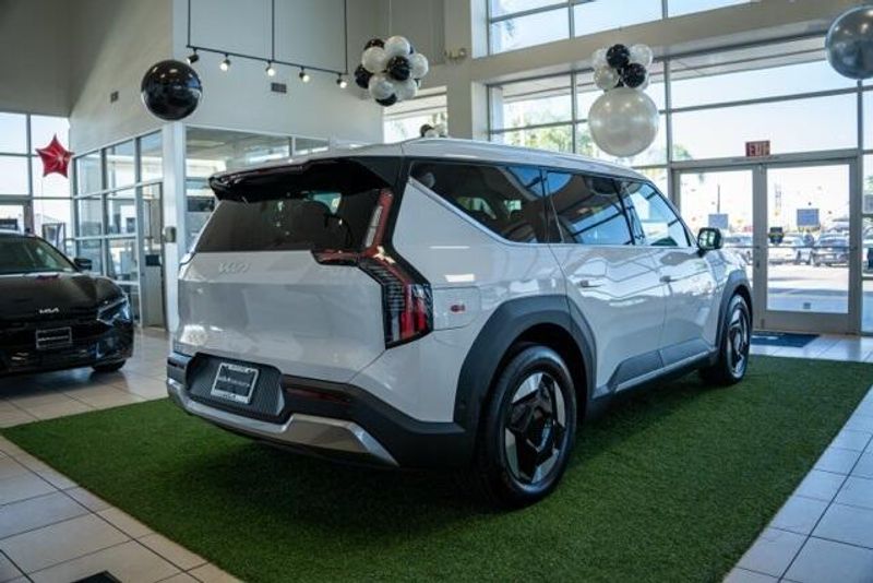 New 2026 Kia EV9 WindImage 7