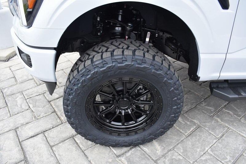 New 2025 Ford F-150 LariatImage 12
