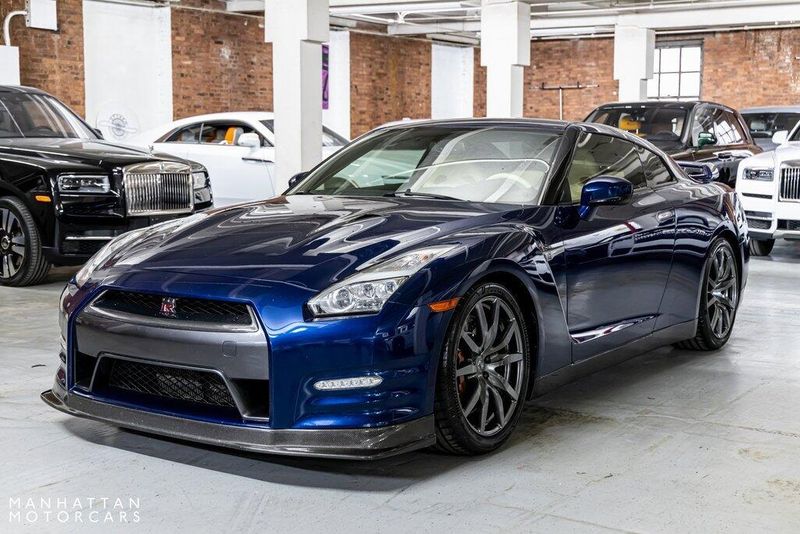 2015 Nissan GT-R PremiumImage 1