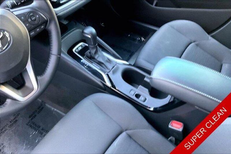 Used 2025 Toyota Corolla Hatchback SEImage 17