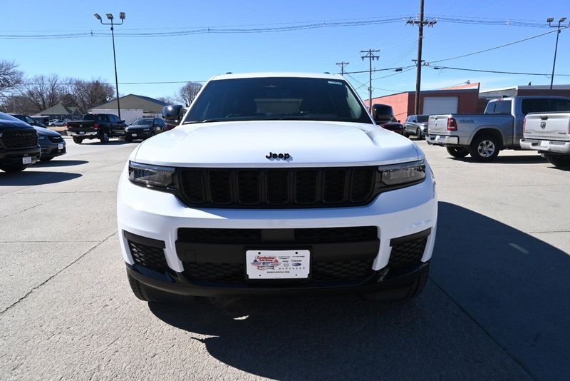 2025 Jeep Grand Cherokee L Altitude XImage 3