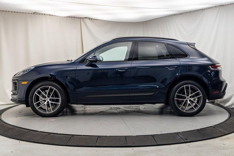 2022 Porsche Macan SImage 2