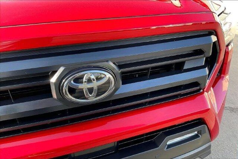 Used 2025 Toyota Tacoma SR5Image 30
