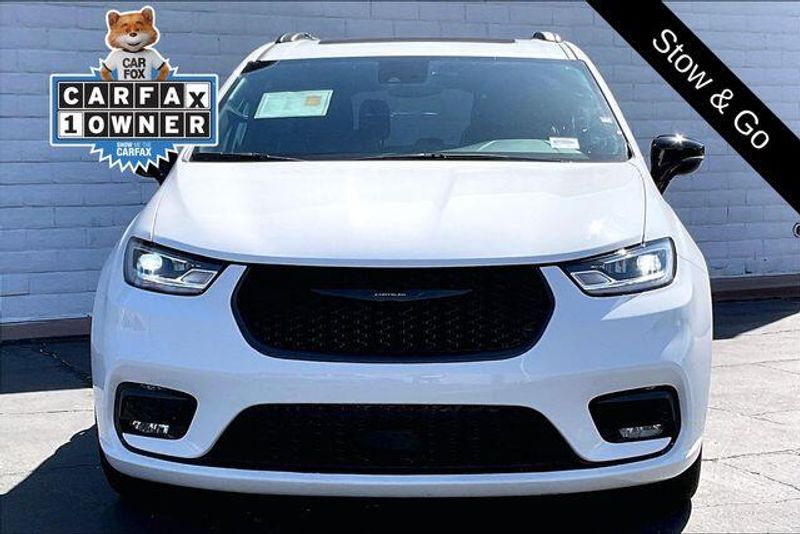 Used 2026 Chrysler Pacifica LimitedImage 2
