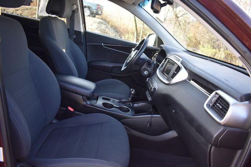 Used 2016 Kia Sorento LXImage 12