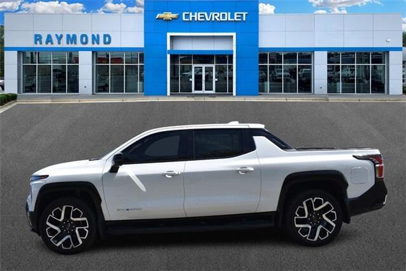 2024 Chevrolet Silverado EV RSTImage 6