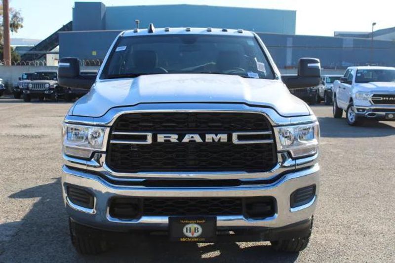 2023 RAM 3500 Chassis Cab Tradesman/SLTImage 2