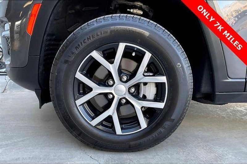 Used 2025 Jeep Grand Cherokee LimitedImage 8