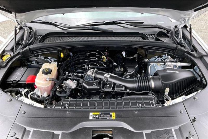 Used 2023 Jeep Grand Cherokee LaredoImage 9
