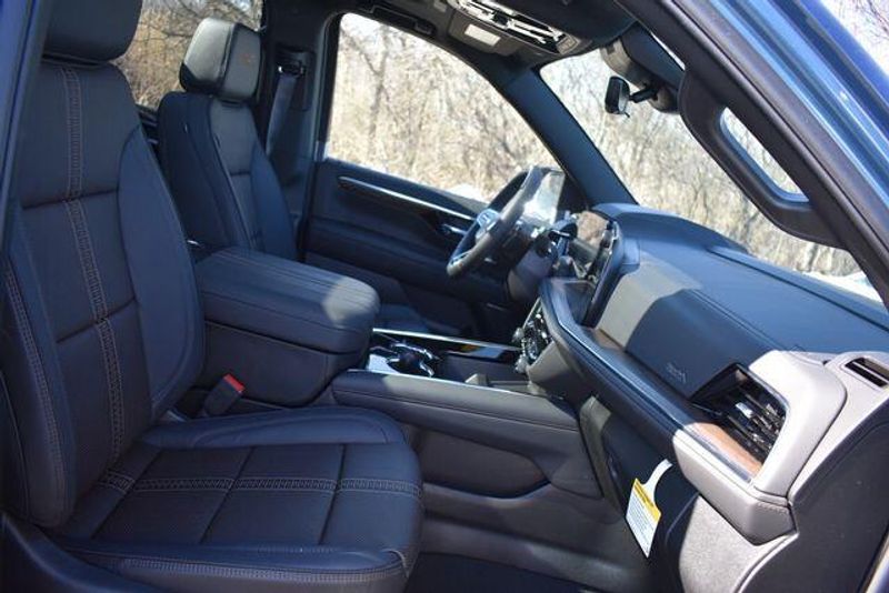 New 2026 Chevrolet Suburban High CountryImage 19