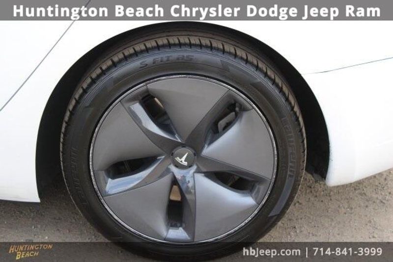 2023 Tesla Model 3 BaseImage 7