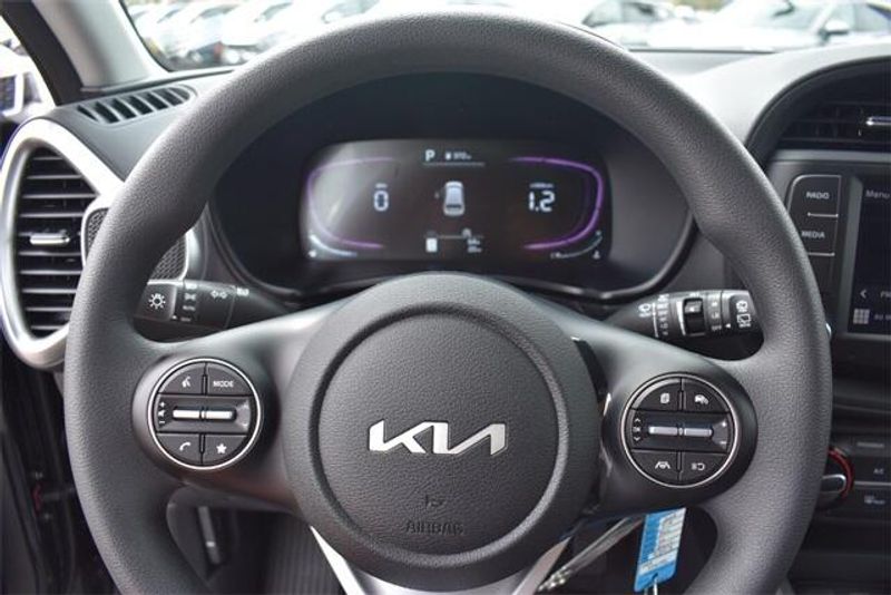 2024 Kia Soul LXImage 23