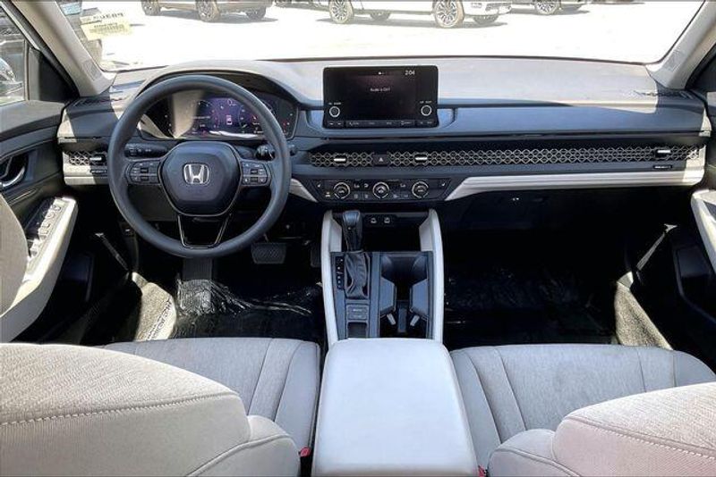 Used 2025 Honda Accord Sedan SEImage 15