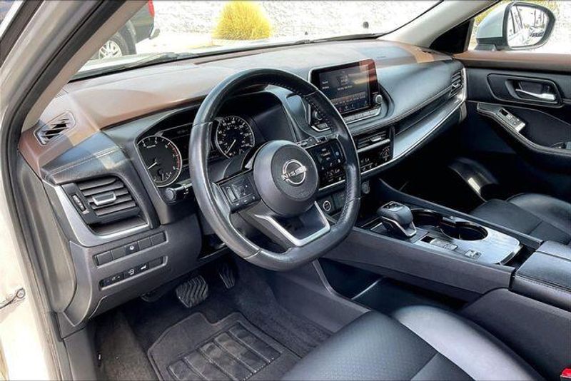 Used 2023 Nissan Rogue SVImage 14