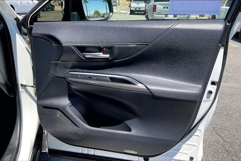 Used 2021 Toyota Venza LimitedImage 23