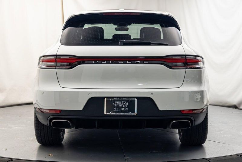 2021 Porsche Macan BaseImage 4