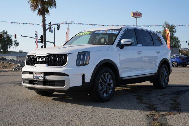Used 2024 Kia Telluride LXImage 3