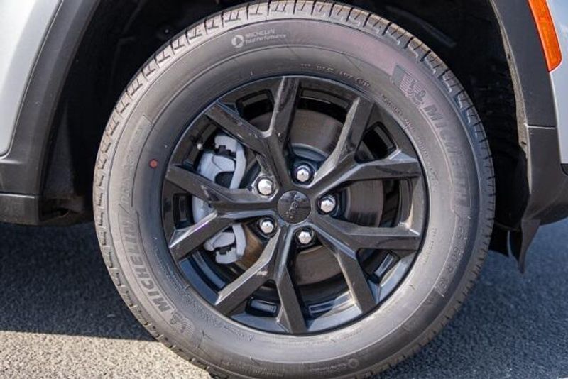 2025 Jeep Grand Cherokee L Altitude XImage 9