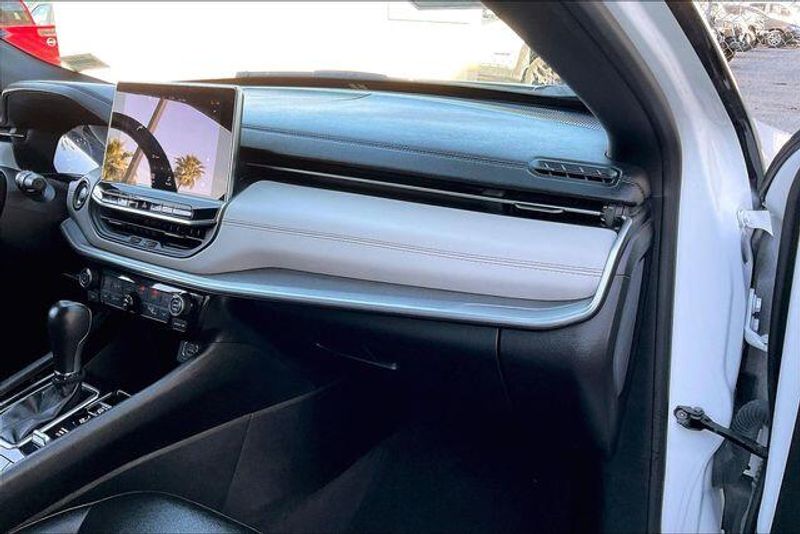 Used 2025 Jeep Compass LimitedImage 16