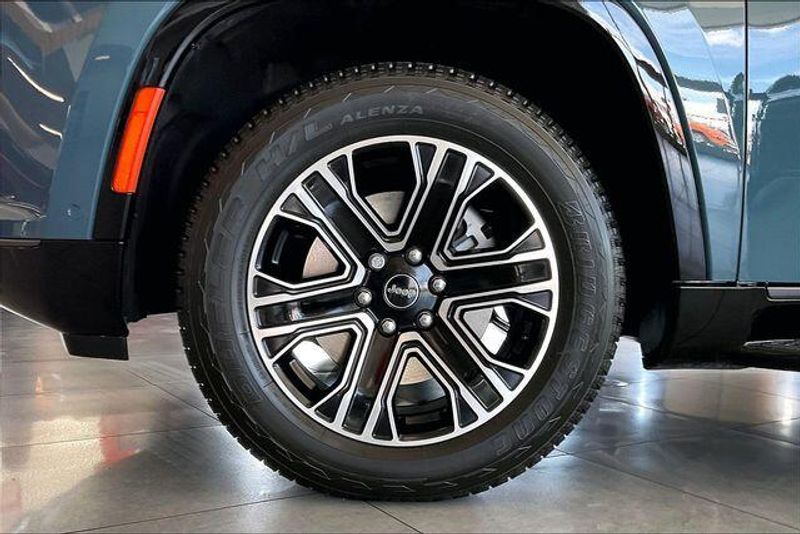 2026 Jeep Grand Wagoneer L 4x4Image 9