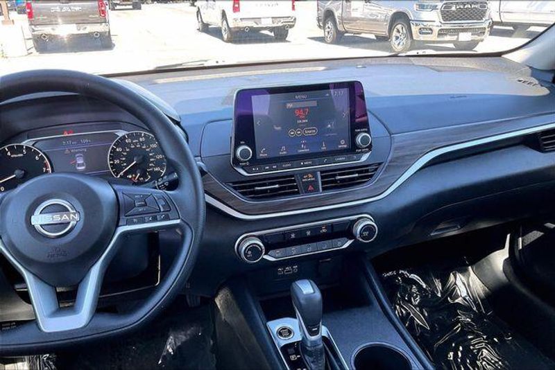 Used 2025 Nissan Altima 2.5 SVImage 5