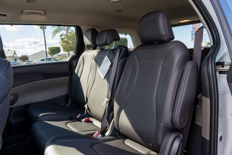 New 2026 Kia Carnival EXImage 13