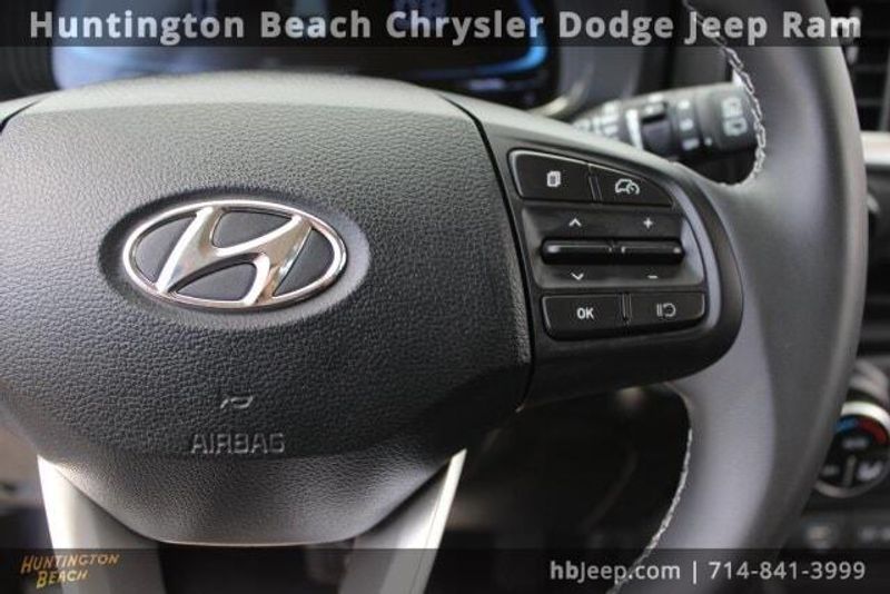 2025 Hyundai Venue SELImage 18