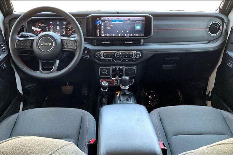 Used 2024 Jeep Gladiator RubiconImage 15